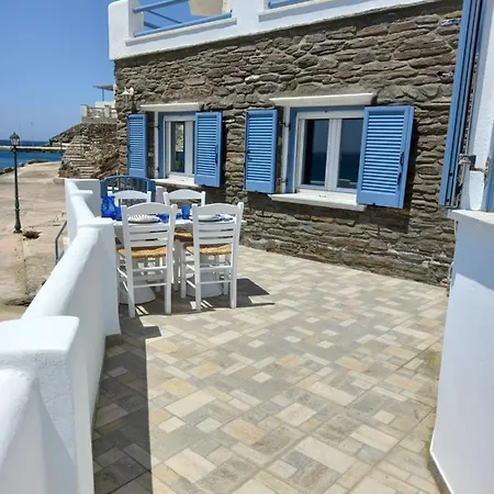 Anthie's Shore House *
