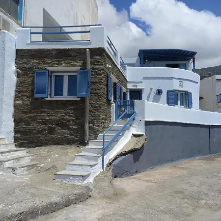 Anthie's Shore House *
