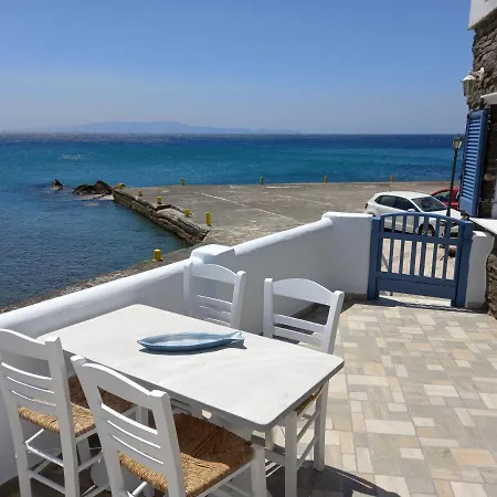 Anthie's Shore House בית נופש