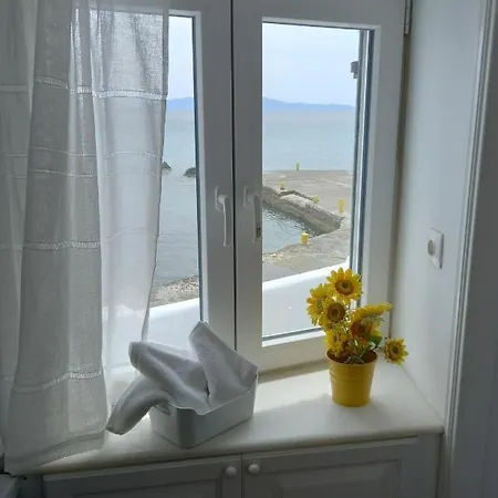 Anthie's Shore House Holiday home